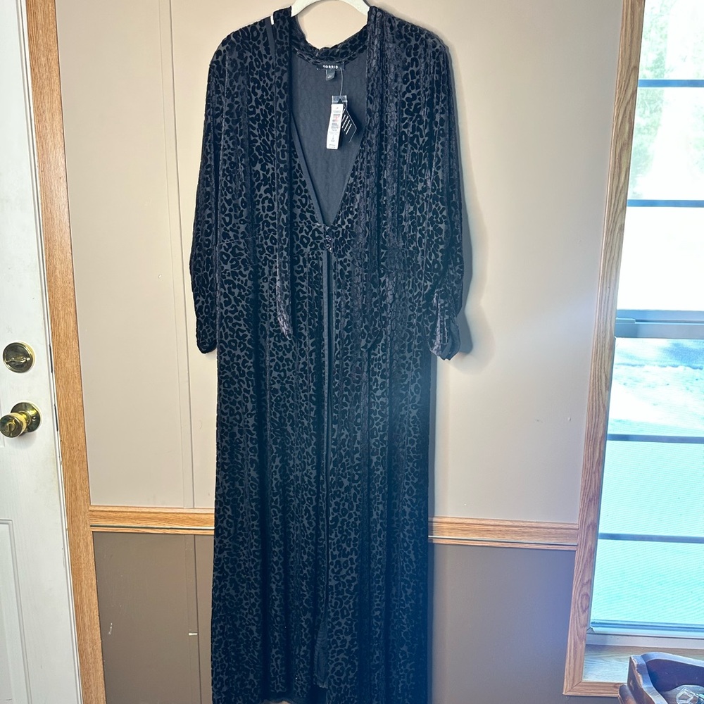 NWT Torrid Black Leopard Robe